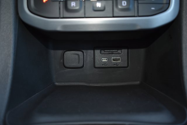 Used 2023 GMC Acadia SLT image 30