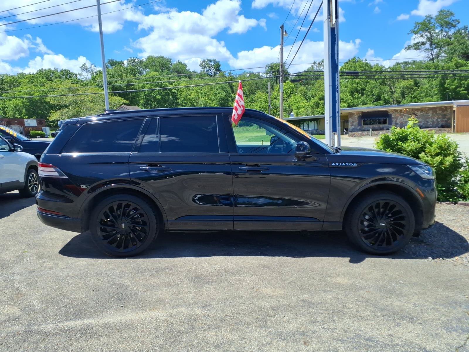 Used 2025 Lincoln Aviator Reserve w/ Equipment Group 201A AWD/4WD image 2