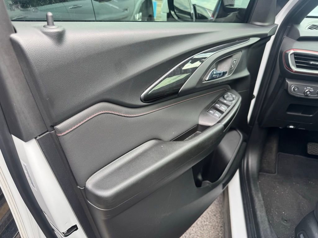 Used 2023 Chevrolet TrailBlazer RS FWD image 3