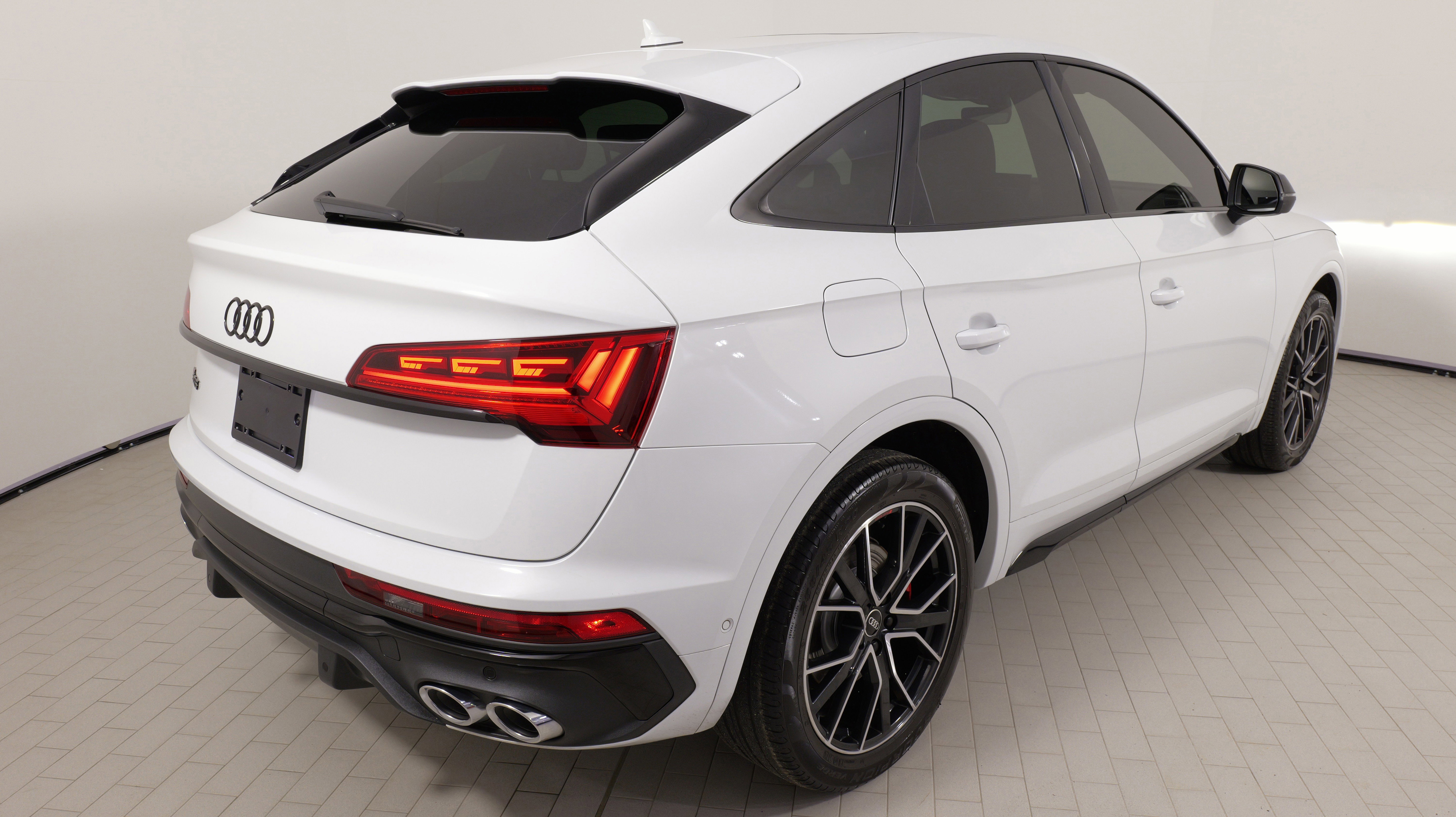 Used 2023 Audi SQ5 Prestige image 11