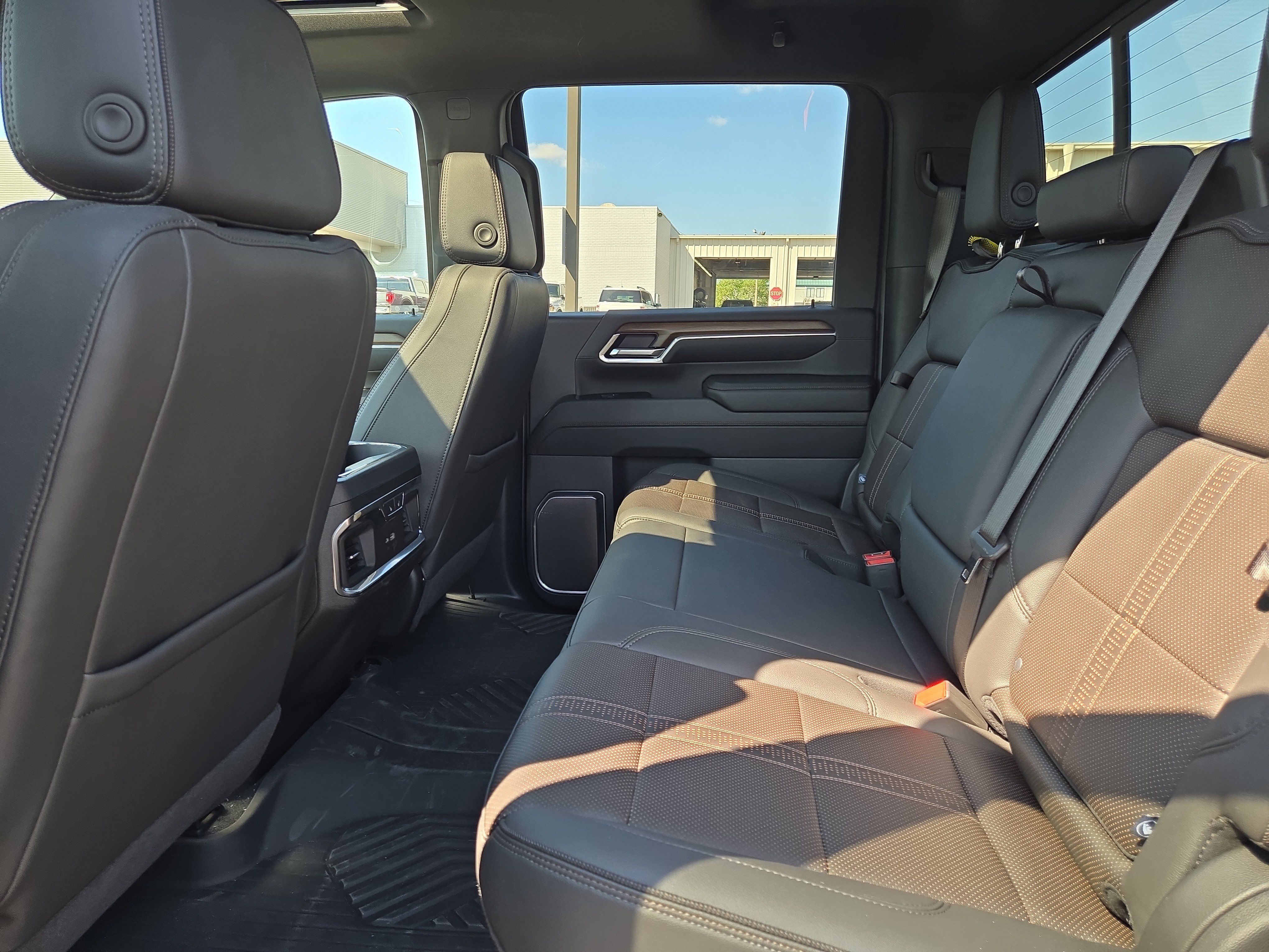 Used 2025 Chevrolet Silverado 2500 High Country w/ Technology Package image 9