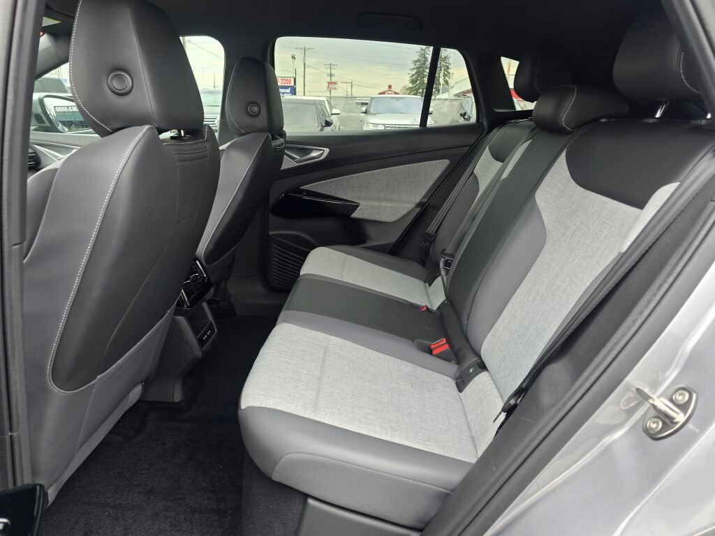 Used 2023 Volkswagen ID.4 Pro AWD/4WD image 17