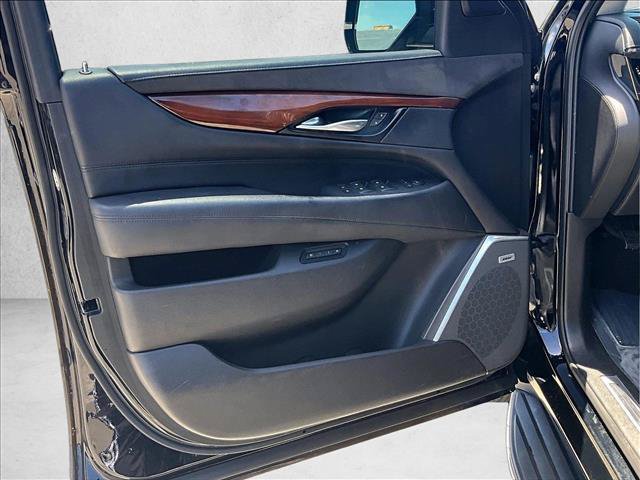 Used 2017 Cadillac Escalade ESV Luxury RWD image 18