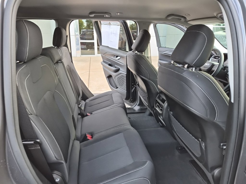 Used 2024 Jeep Grand Cherokee Laredo AWD/4WD image 22