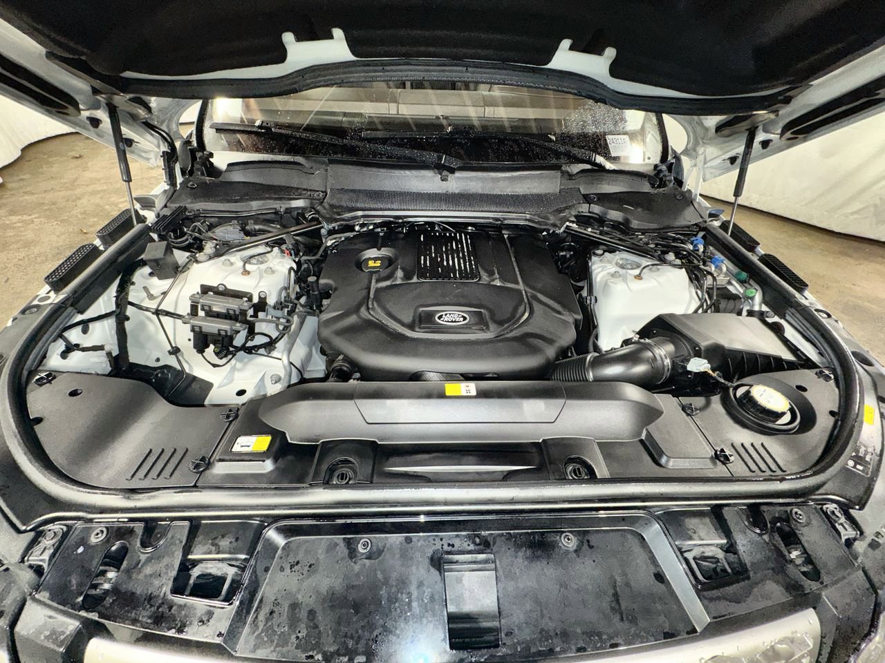 Used 2017 Land Rover Range Rover Sport HSE image 35