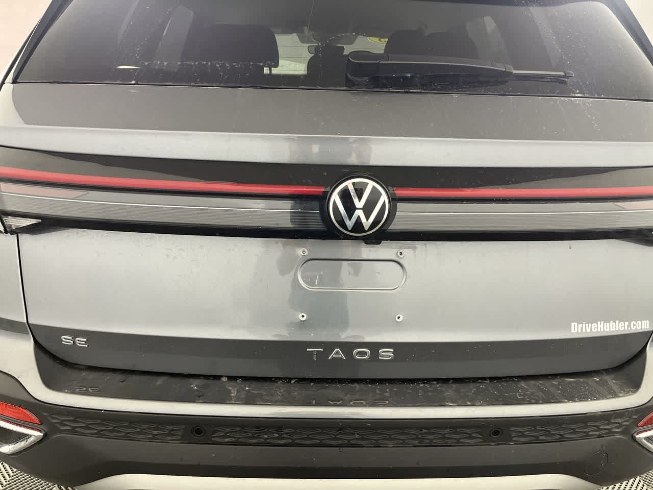 Used 2025 Volkswagen Taos SE w/ Black Wheel Package FWD image 11