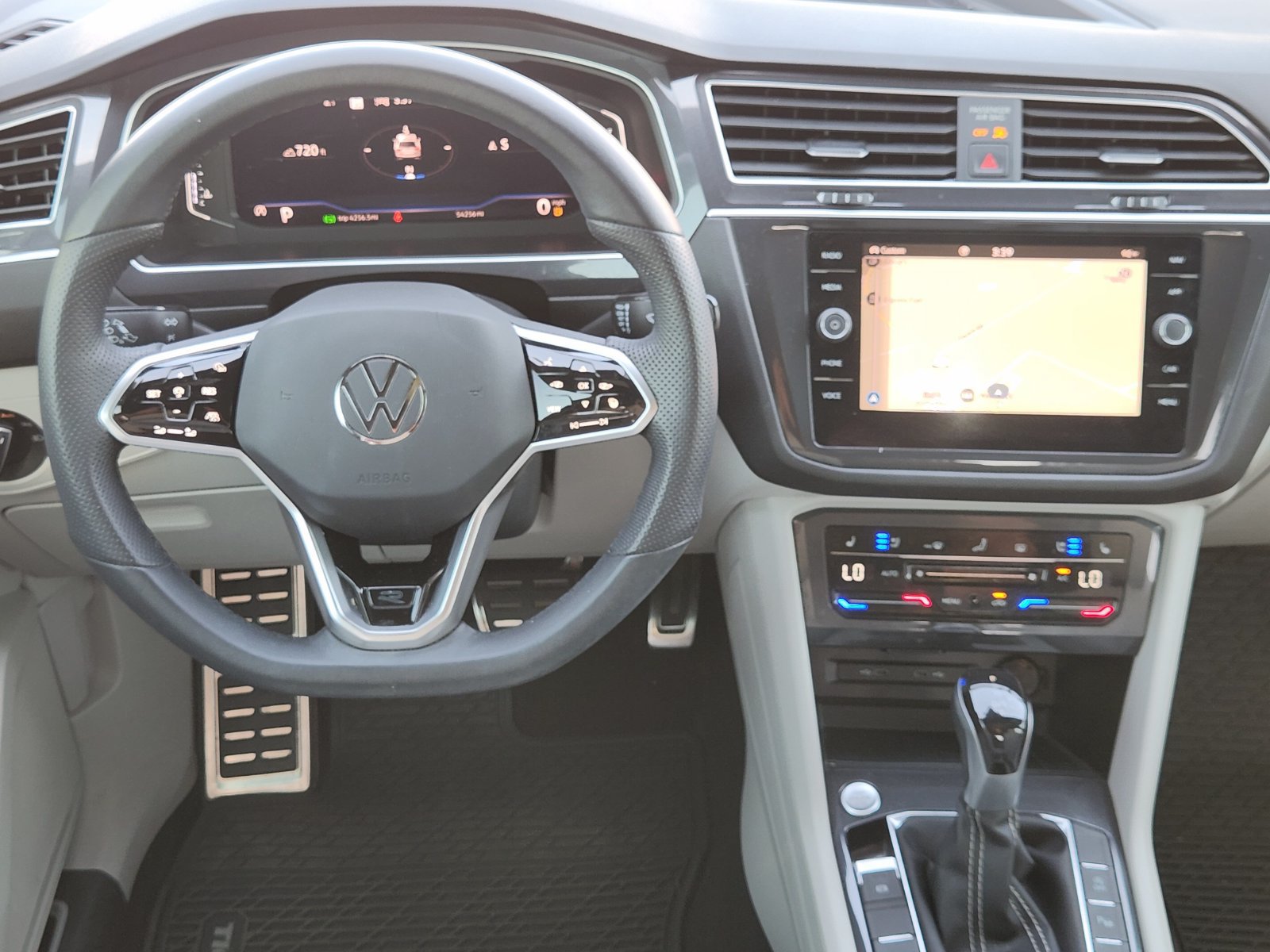 Used 2024 Volkswagen Tiguan SEL R-Line AWD/4WD image 30