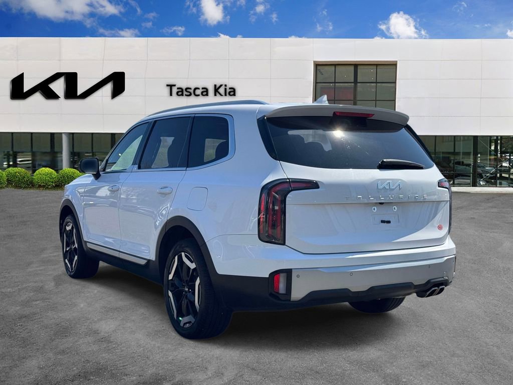 Used 2023 Kia Telluride EX w/ EX Captain's Chair Package image 6