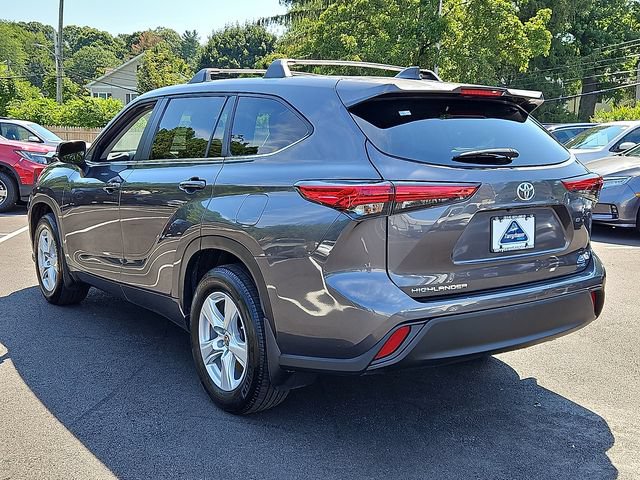 Used 2023 Toyota Highlander L AWD/4WD image 4