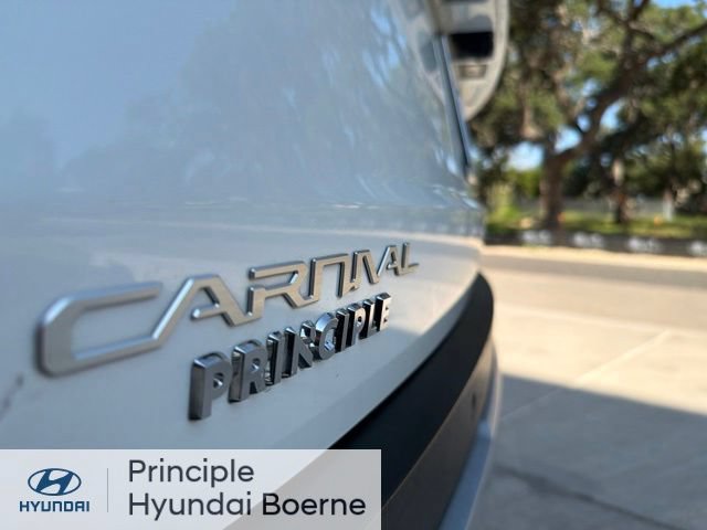 Used 2025 Kia Carnival FWD image 12
