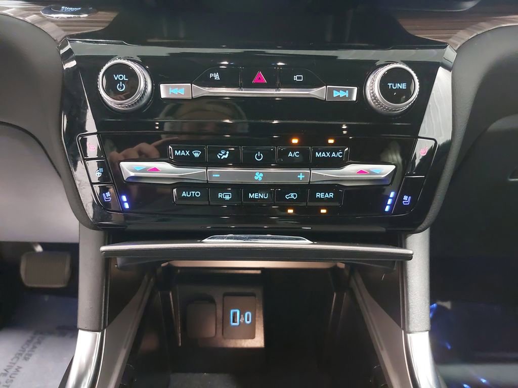 Used 2022 Ford Explorer Limited image 23