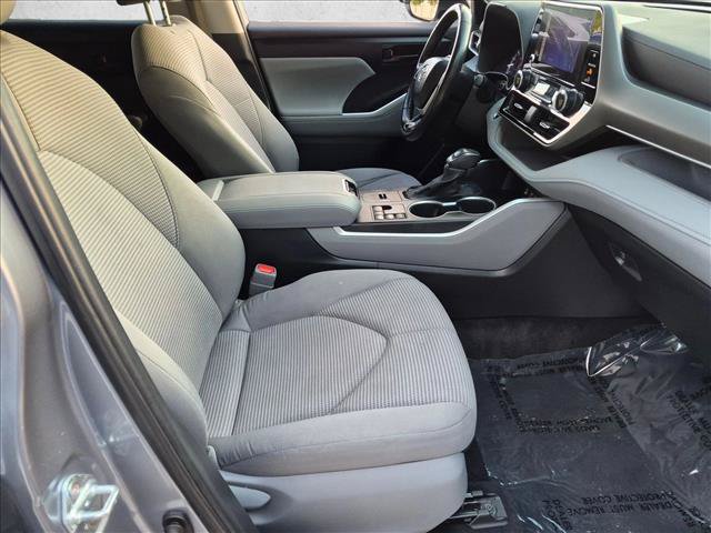 Used 2023 Toyota Highlander LE FWD image 19