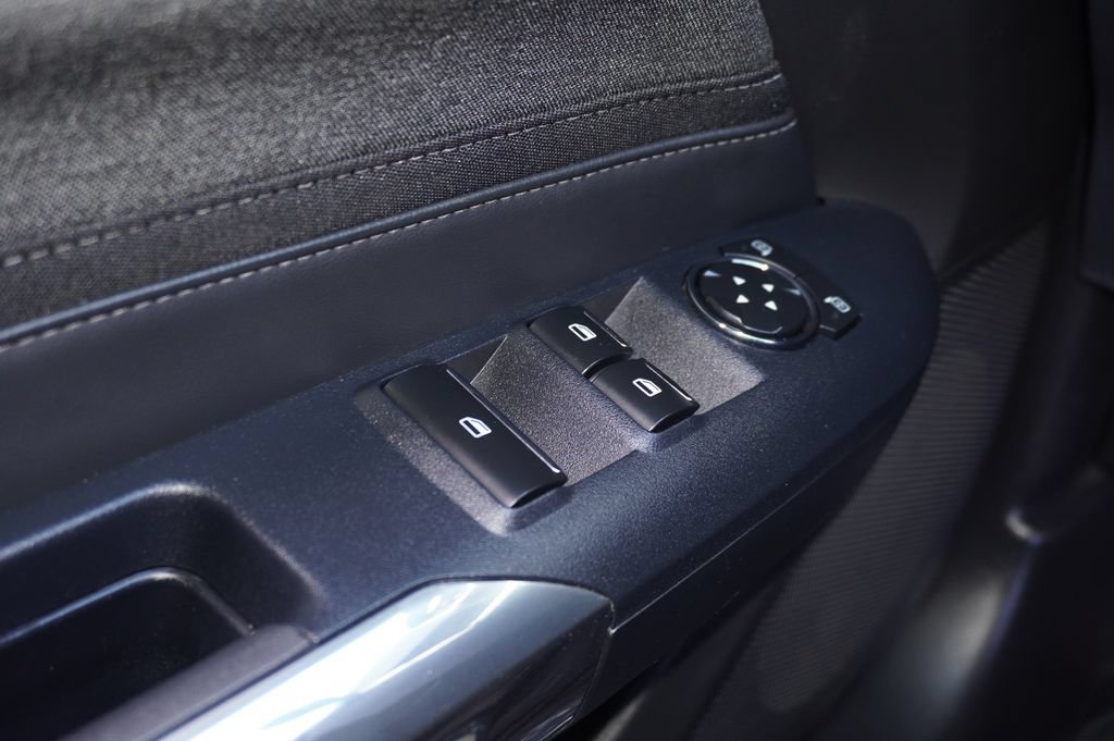 Used 2025 Ford Mustang Convertible RWD image 13