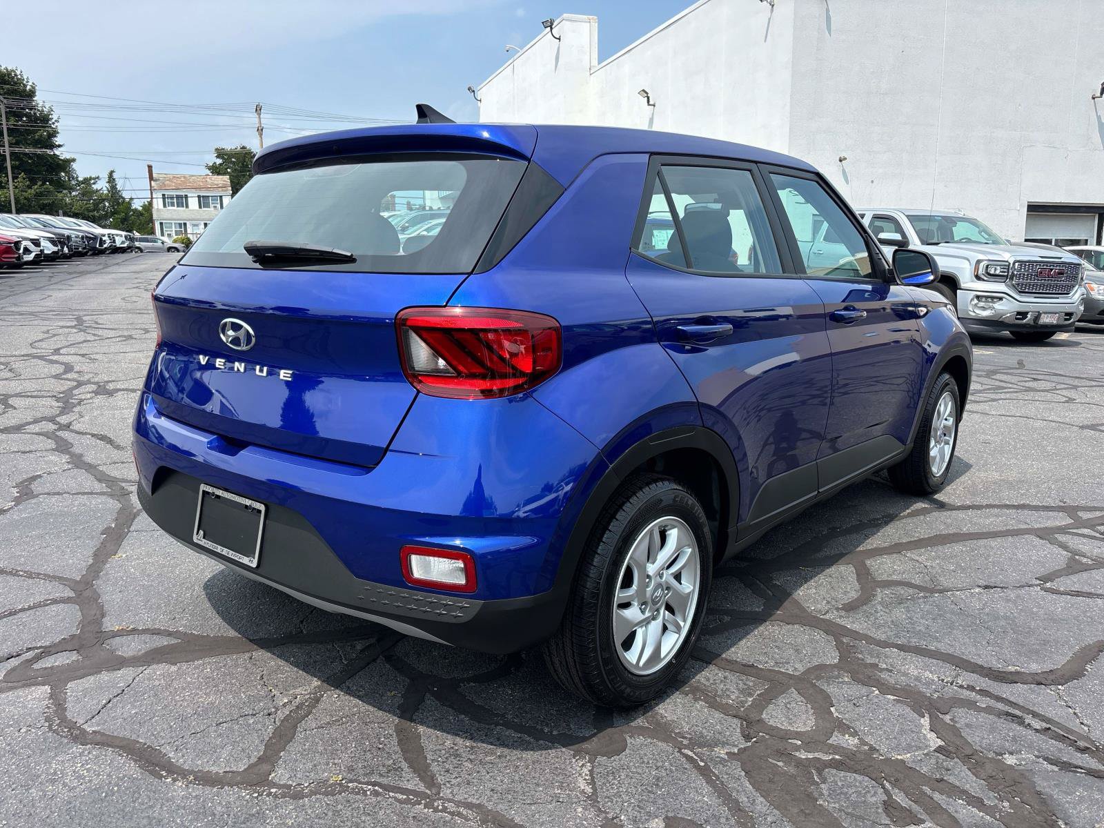 Certified 2022 Hyundai Venue SE w/ Cargo Package FWD image 5