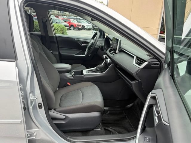 Used 2025 Toyota RAV4 XLE AWD/4WD image 28