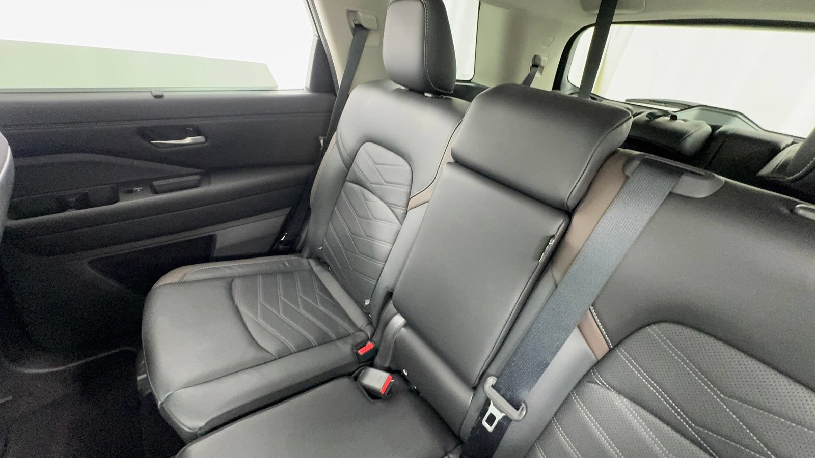Certified 2025 Nissan Pathfinder Platinum AWD/4WD image 15