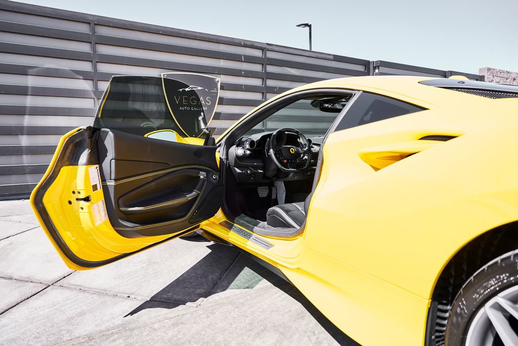 Used 2021 Ferrari F8 Tributo image 36