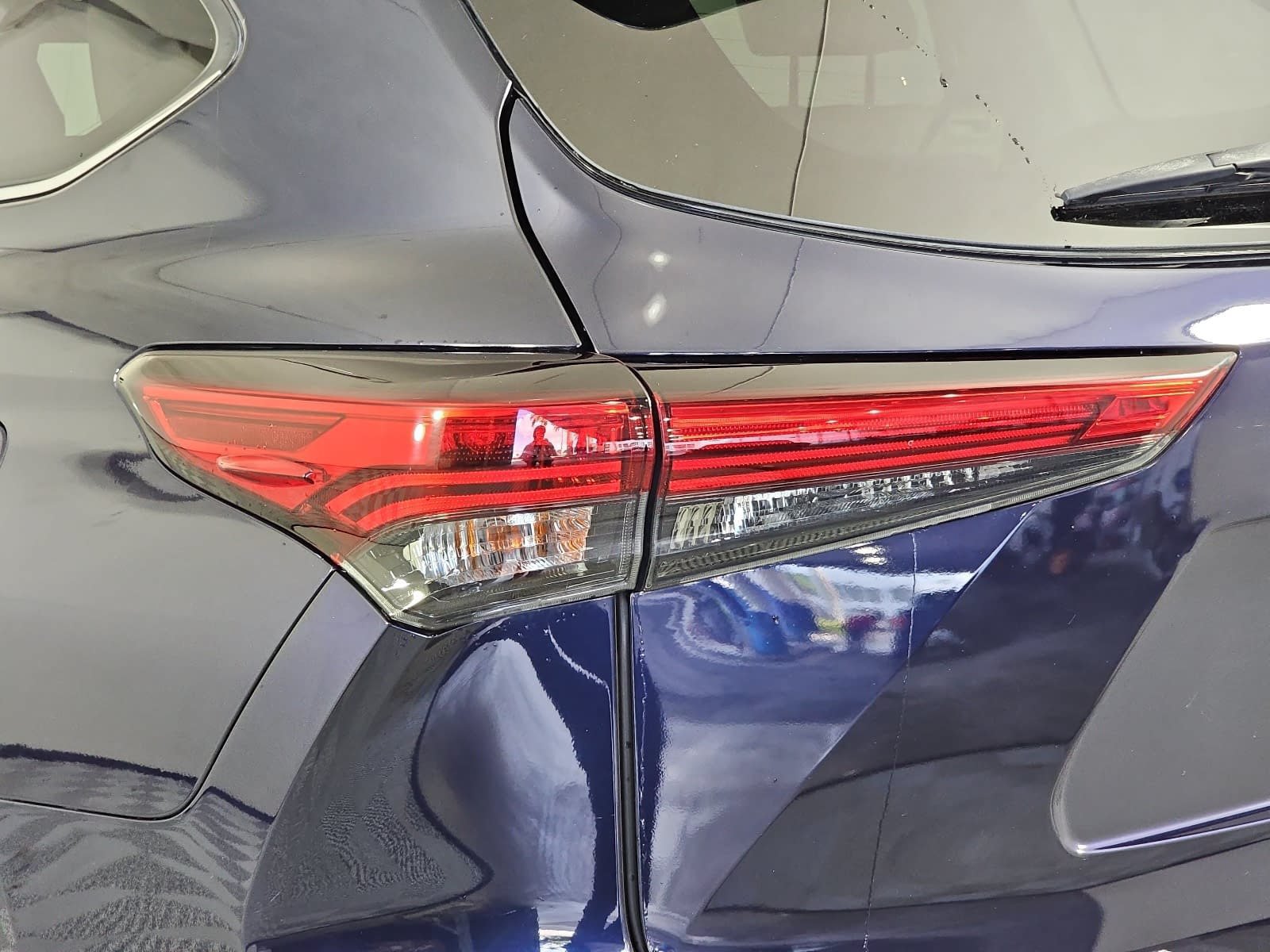 Used 2020 Toyota Highlander XLE AWD/4WD image 31