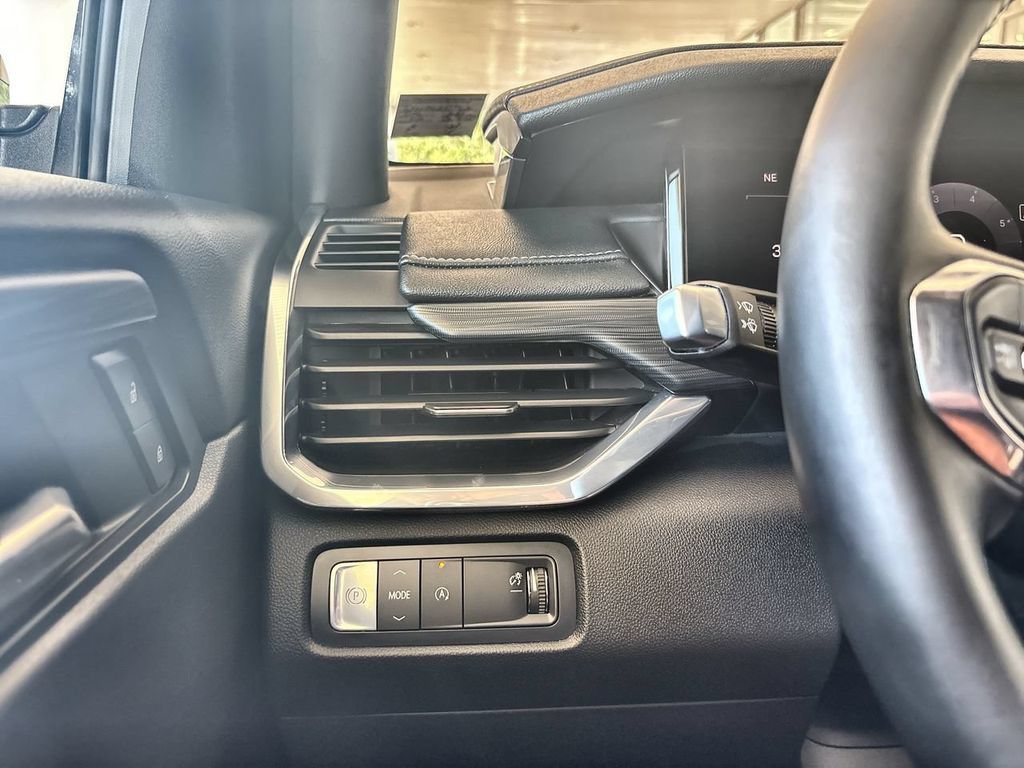 Certified 2025 GMC Acadia Elevation FWD image 18