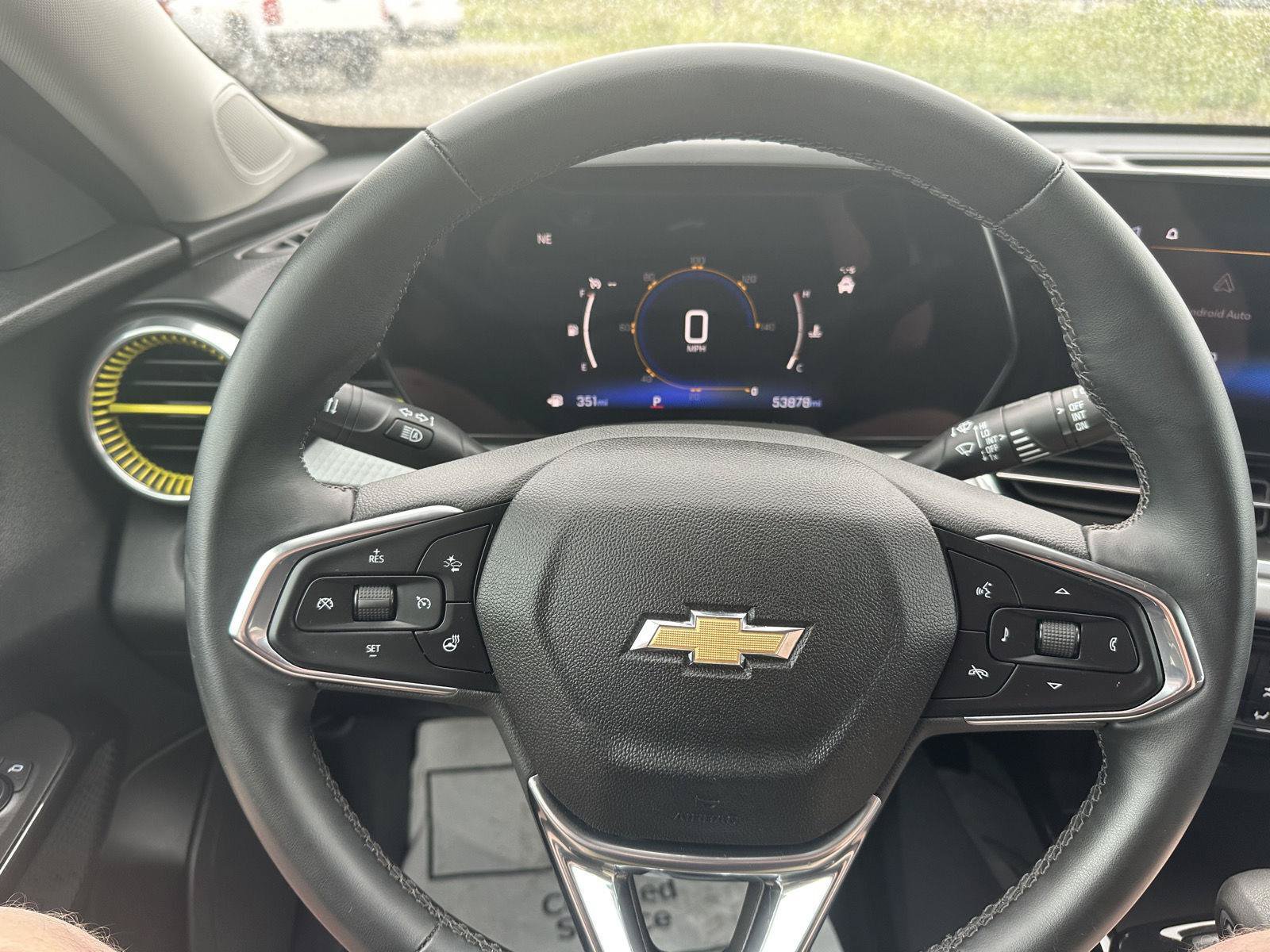 Used 2024 Chevrolet Trax LT w/ LT Convenience Package FWD image 28