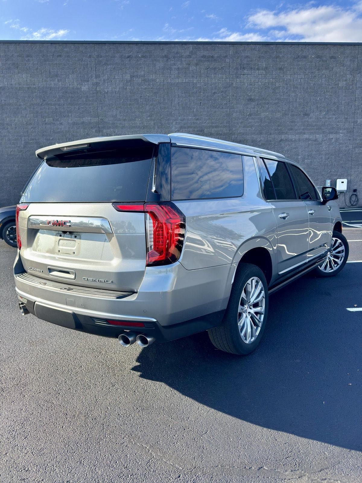 Used 2023 GMC Yukon XL Denali AWD/4WD image 5