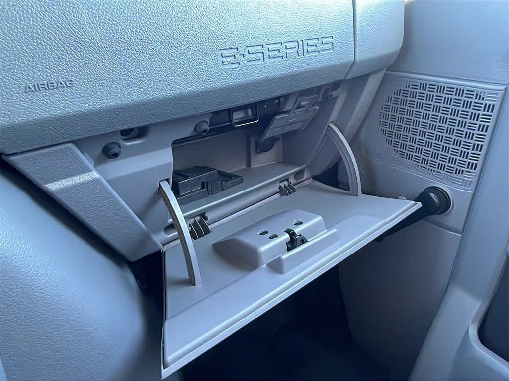 Used 2011 Ford E-450 and Econoline 450 Super Duty image 21