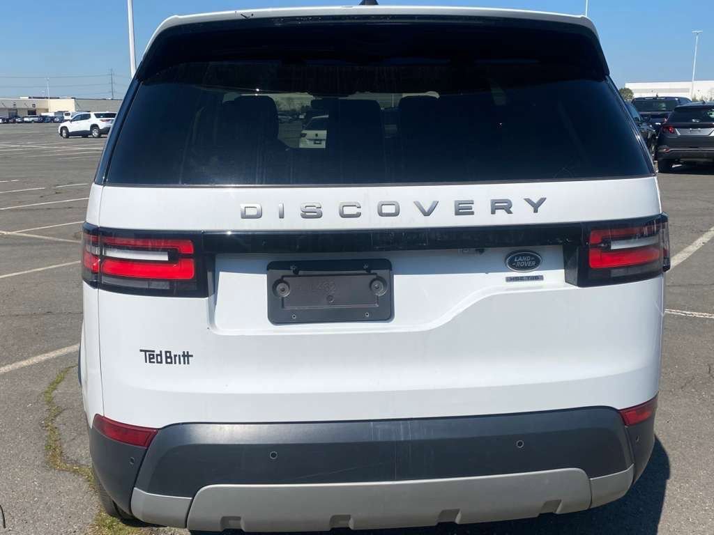 Used 2017 Land Rover Discovery HSE image 6