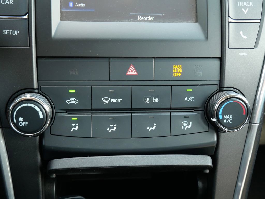 Used 2015 Toyota Camry LE FWD image 17