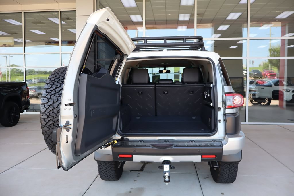 Used 2012 Toyota FJ Cruiser 4WD w/ Upgrade Pkg image 8