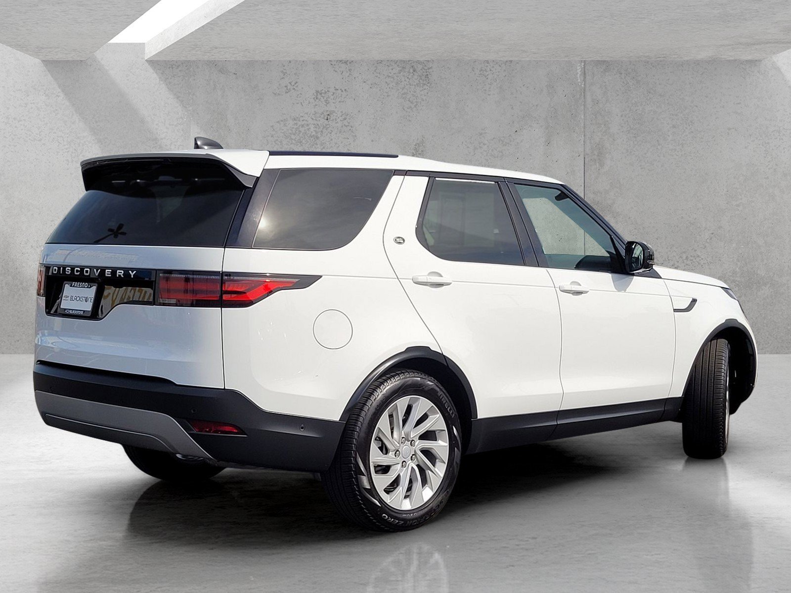 Used 2024 Land Rover Discovery S AWD/4WD image 5