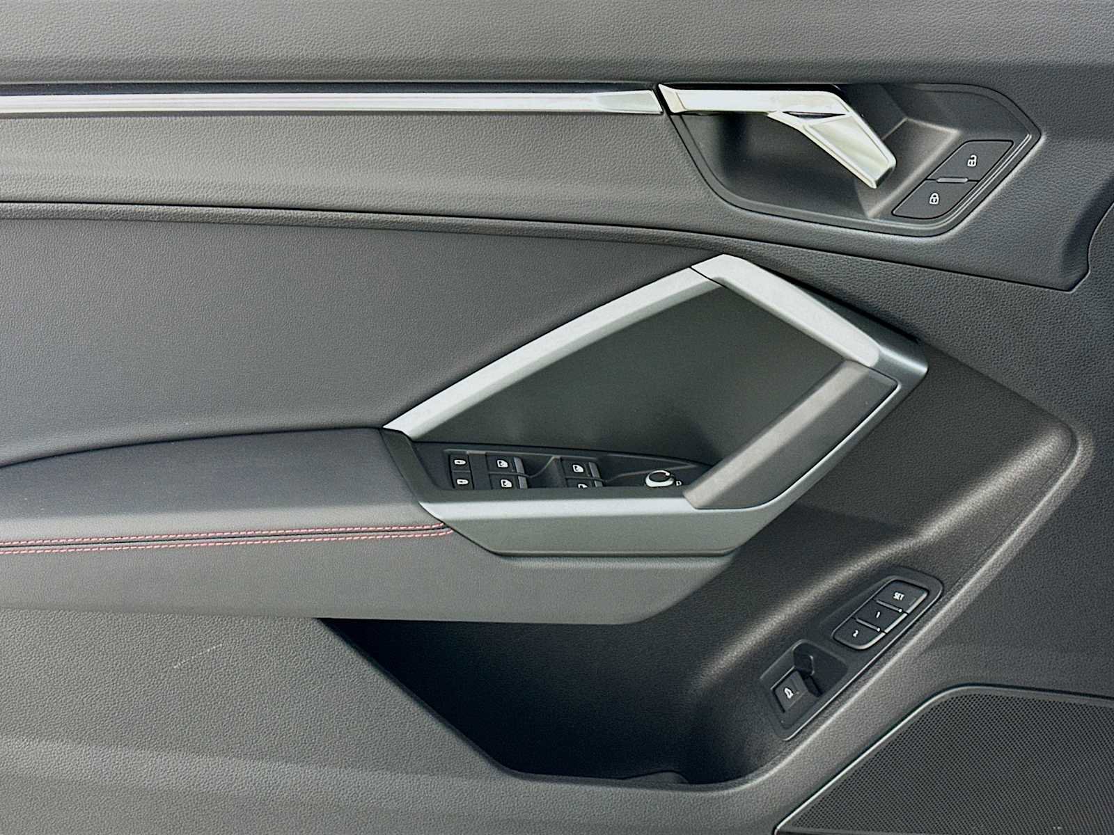 Certified 2025 Audi Q3 2.0T Premium Plus w/ Premium Plus Package image 17