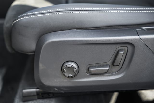 Used 2023 Volvo XC40 B5 Plus w/ Climate Package image 37