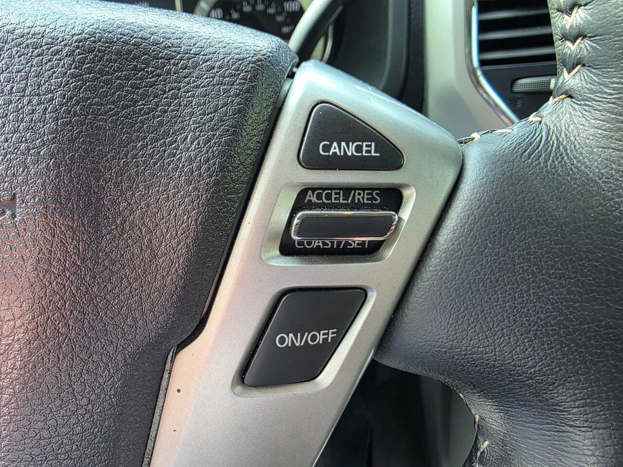 Used 2017 Nissan Titan PRO-4X w/ Pro-4x Convenience Package image 24