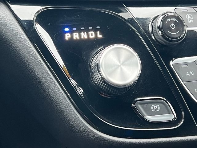 Used 2025 Chrysler Pacifica Select image 29