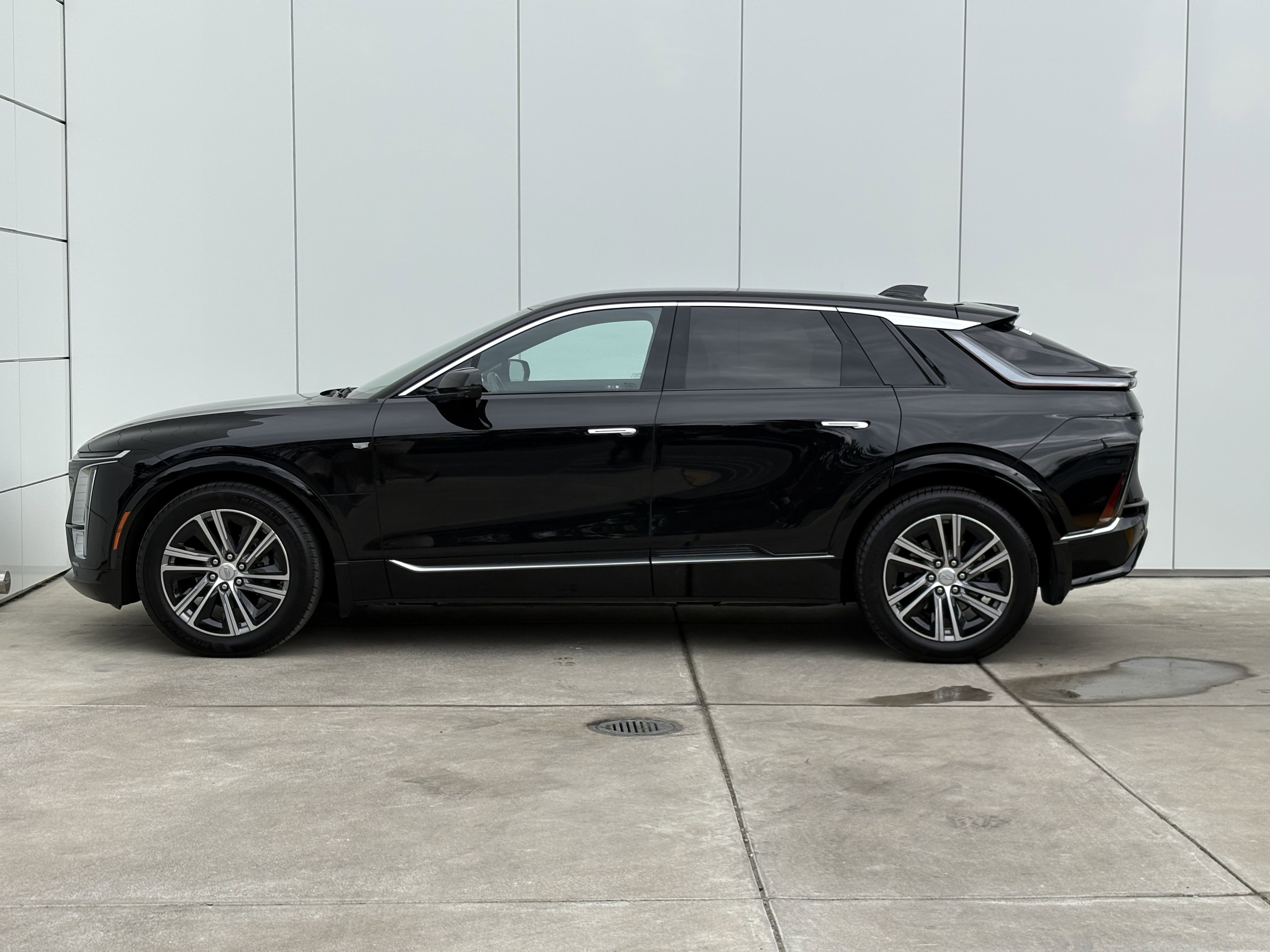 Certified 2024 Cadillac Lyriq Luxury w/ LPO, Floor Liner Package image 4