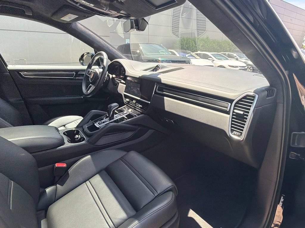 Used 2023 Porsche Cayenne GTS AWD/4WD image 12