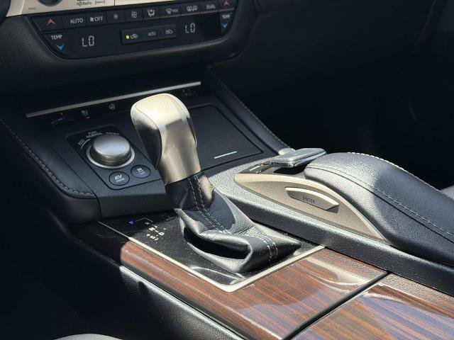 Used 2018 Lexus ES 300h w/ Luxury Package FWD image 17