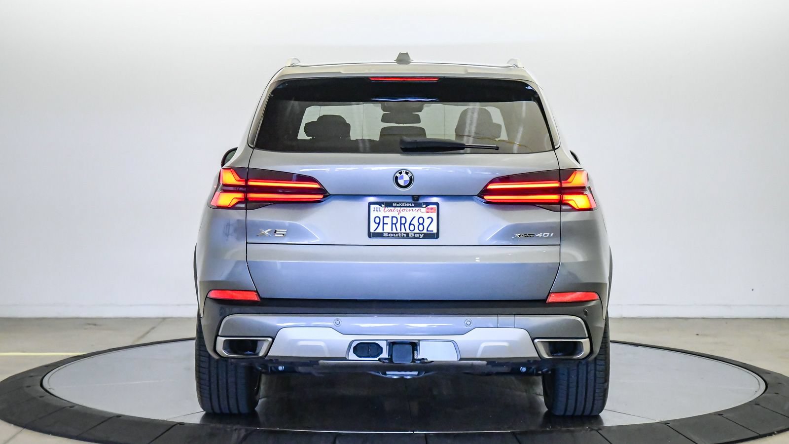 Certified 2024 BMW X5 xDrive40i w/ Premium Package AWD/4WD image 3