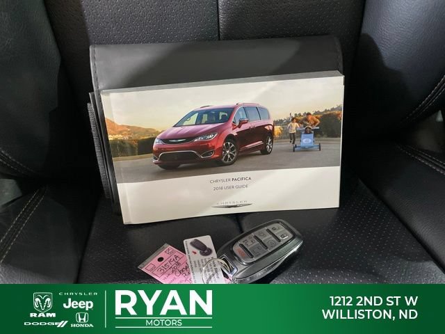 Used 2018 Chrysler Pacifica Touring-L FWD image 14