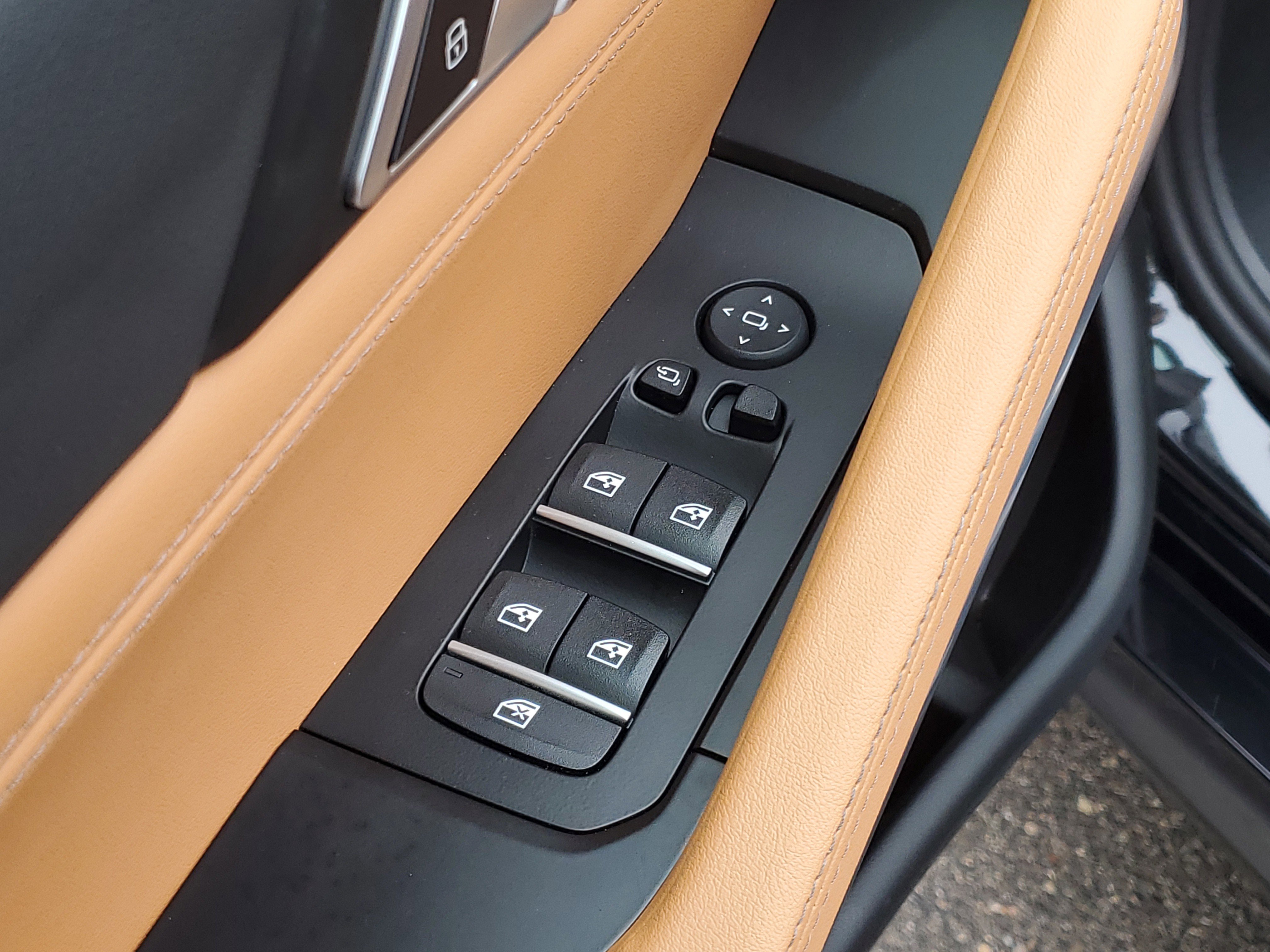 Certified 2025 BMW X6 M60i w/ Climate Comfort Package image 6