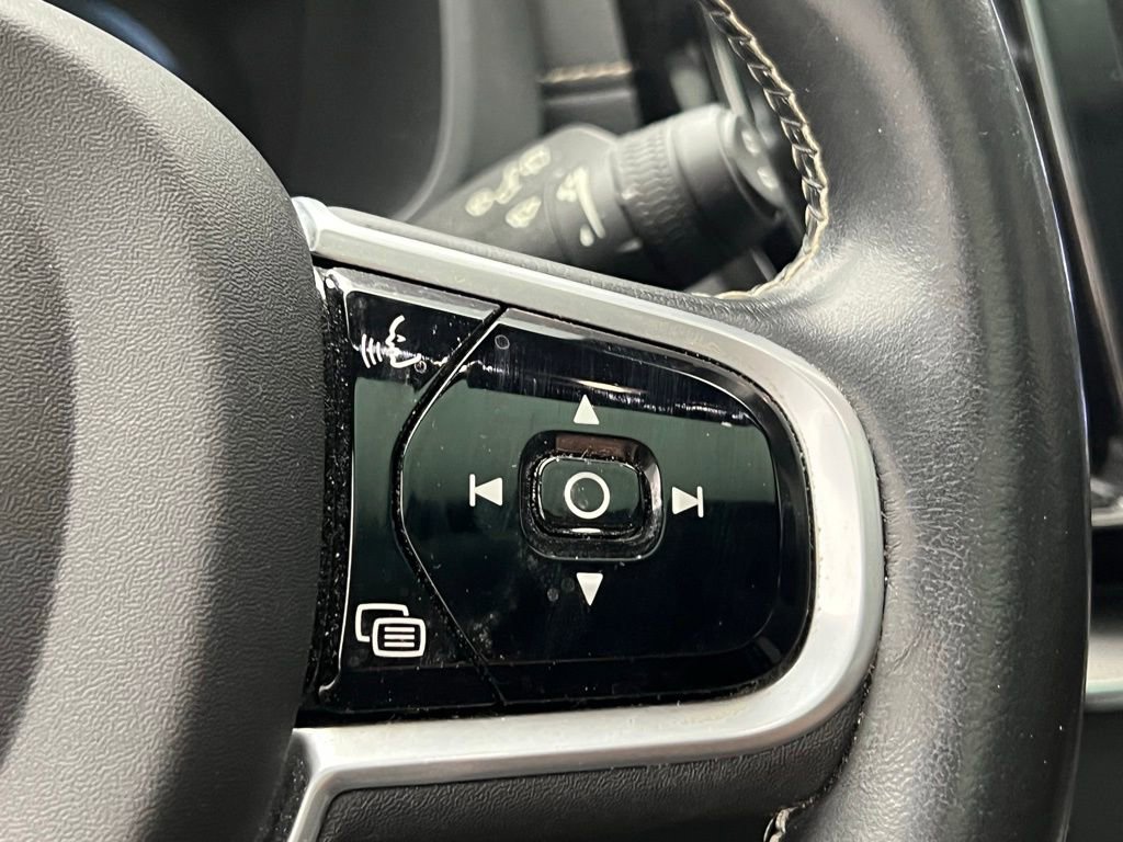 Used 2021 Volvo XC60 T8 R-Design w/ Advanced Package image 18