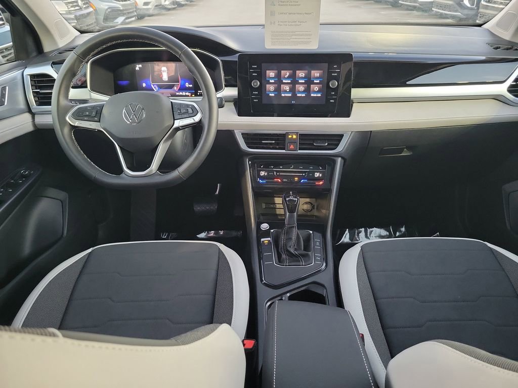 Used 2025 Volkswagen Taos SE w/ Panoramic Sunroof Package image 9