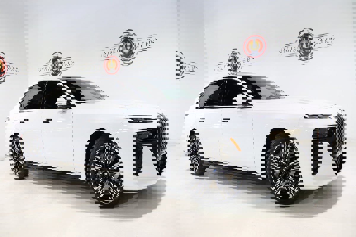 Used 2023 BMW 760i xDrive image 37