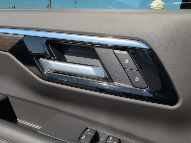 New 2026 Chevrolet Suburban LS image 16