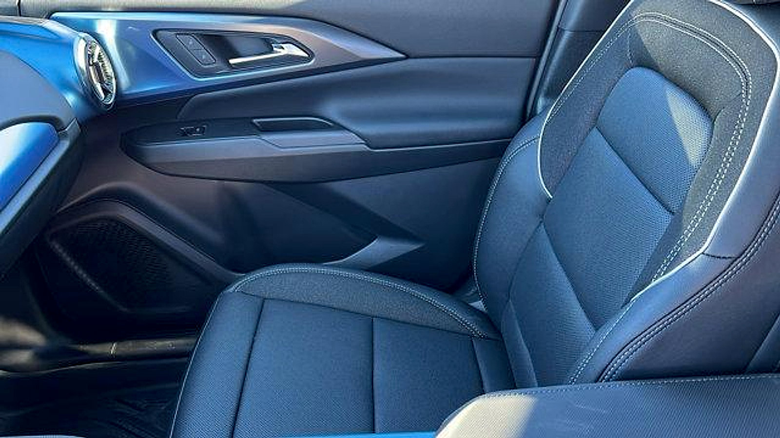 New 2026 Chevrolet Equinox EV LT image 19