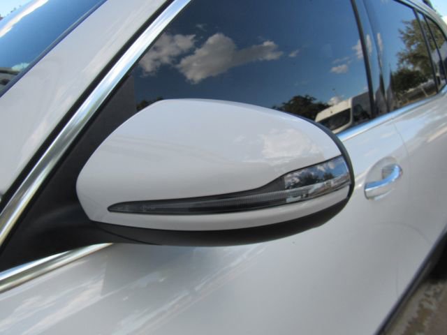 Used 2022 Mercedes-Benz EQB 300 4MATIC w/ Exclusive Package image 14