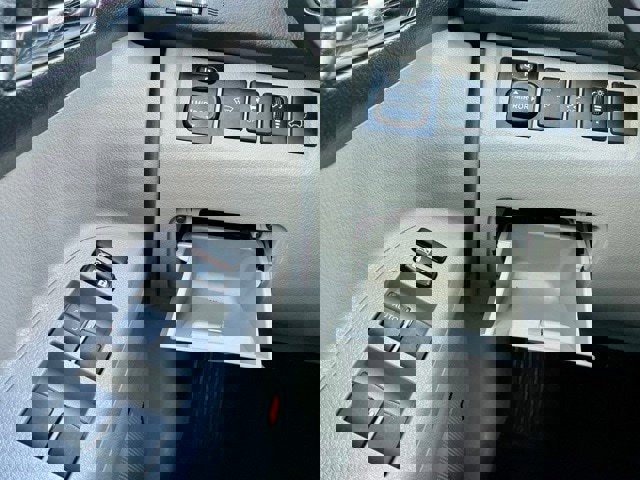 Used 2013 Toyota Highlander Limited image 23