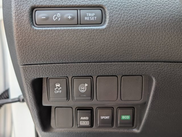 Used 2017 Nissan Rogue S w/ Appearance Package AWD/4WD image 17