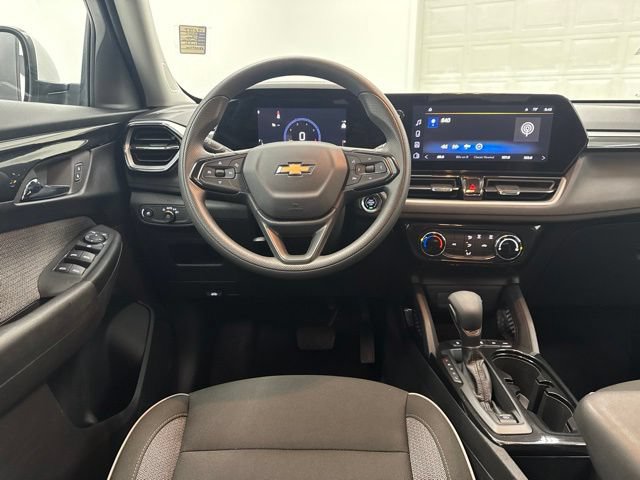 Used 2025 Chevrolet TrailBlazer LT AWD/4WD image 22