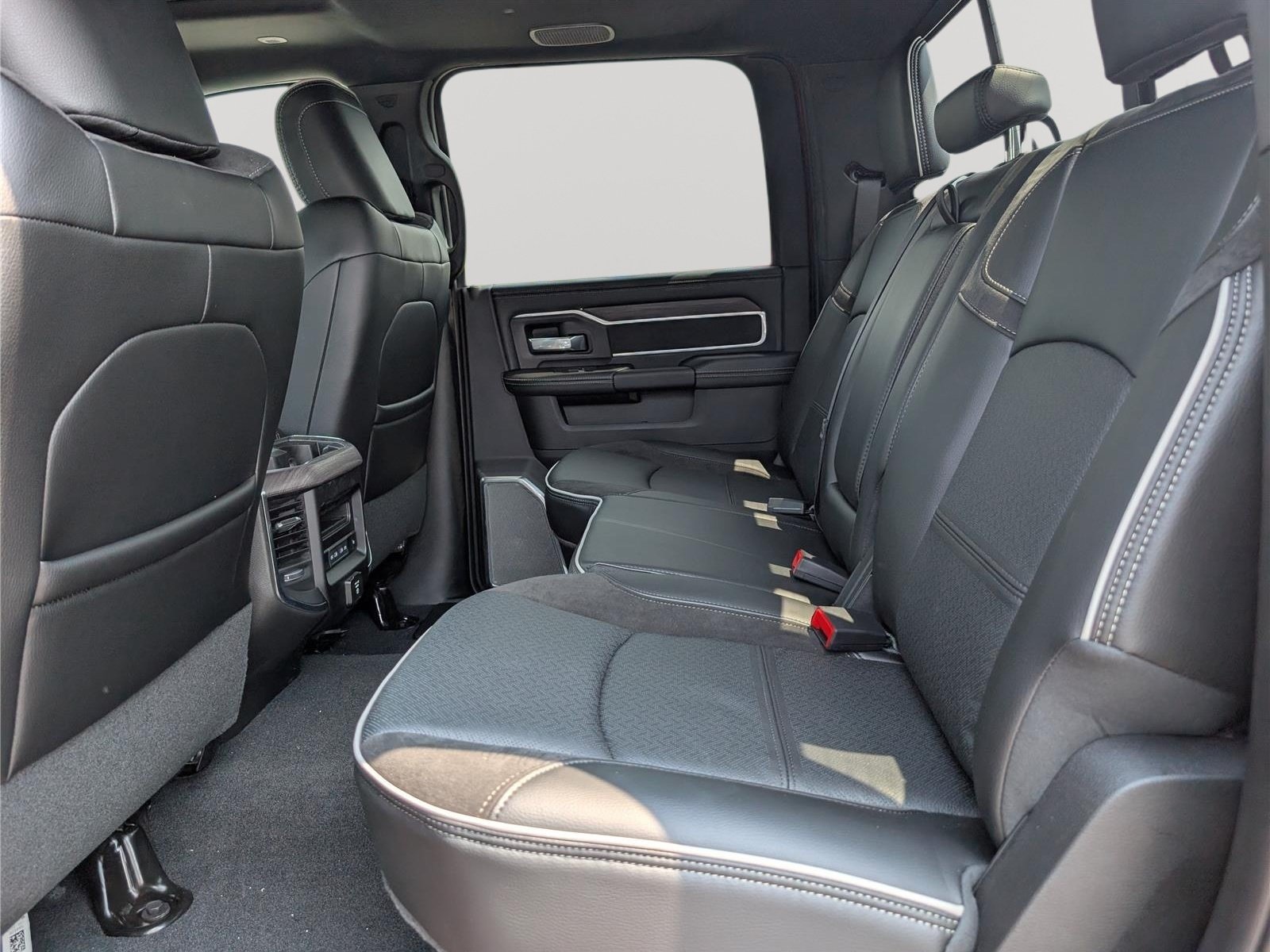 New 2026 RAM 2500 Laramie AWD/4WD image 11